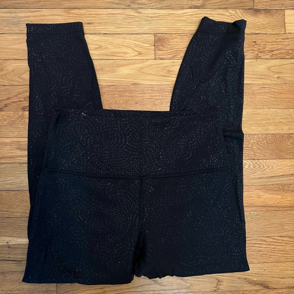 LuluLemon ALIGN TEXTURED BLACK leggings - SIZE 8 - EXCELLENT condition